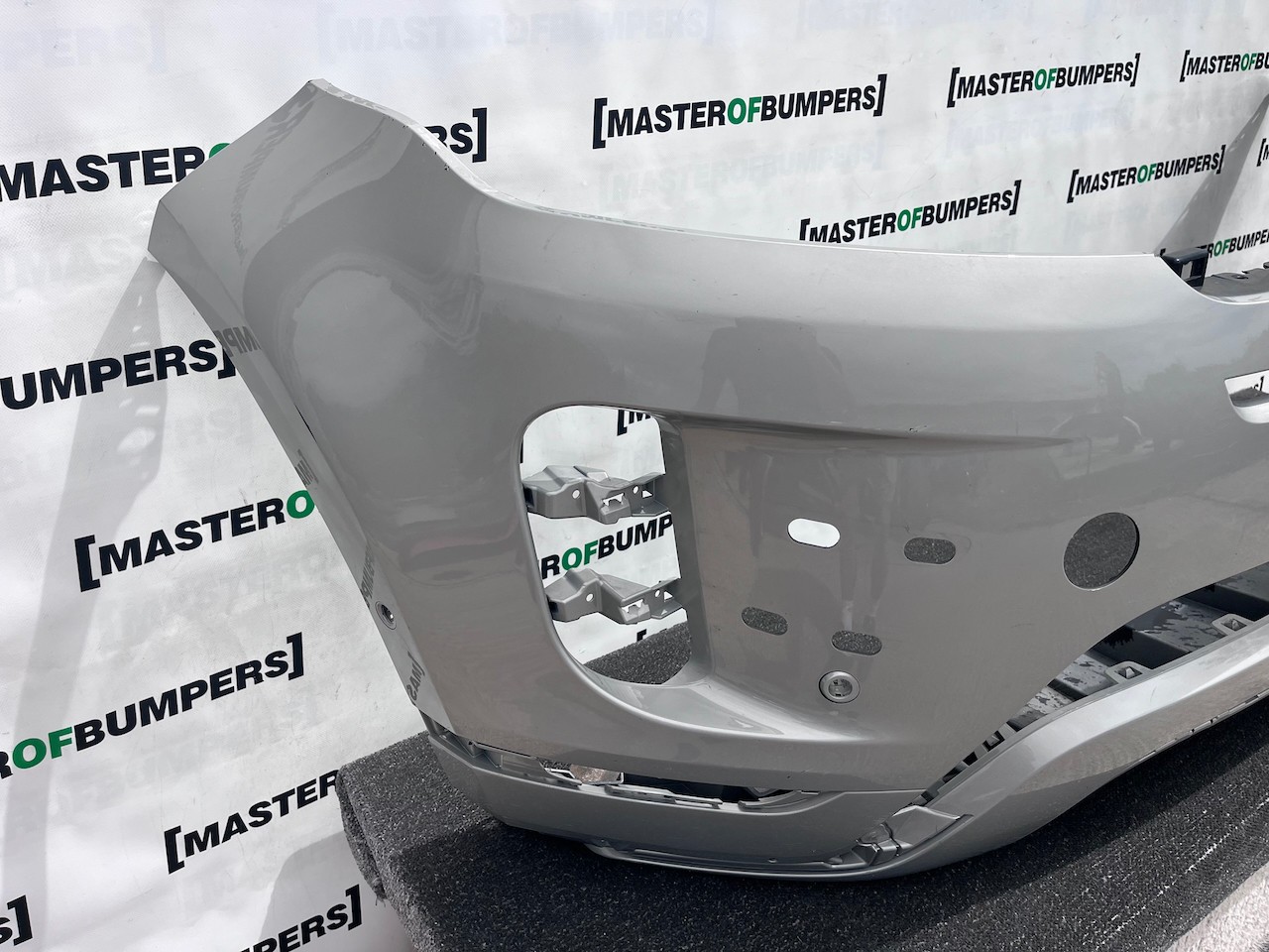 Range Rover Evoque R-dynamic Hse 2019-2024 Front Bumper 6 Pdc Genuine [p749]