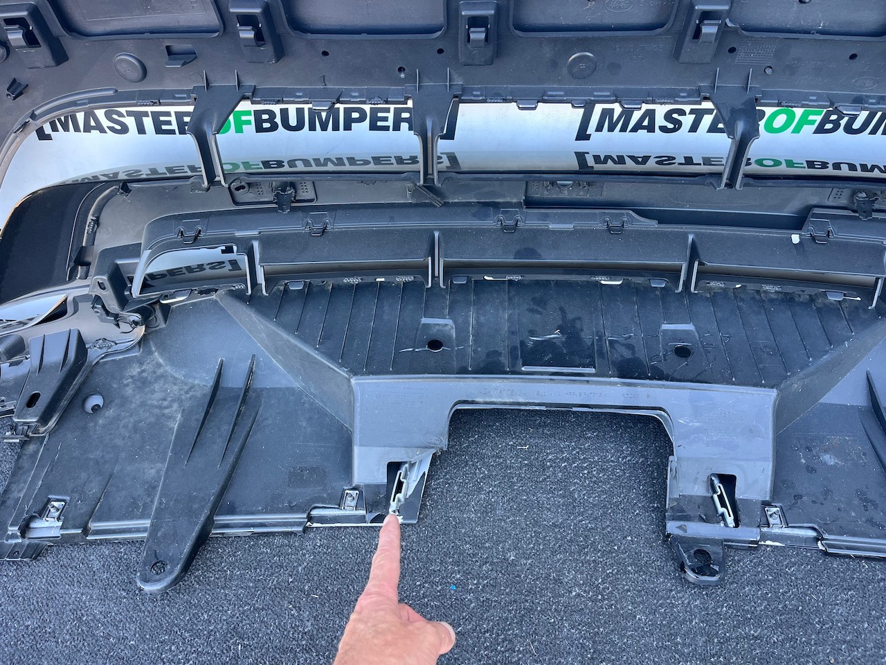 Land Rover Discovery R-dynamic Hse 2021-2024 Front Bumper 6 Pdc Genuine [p618]