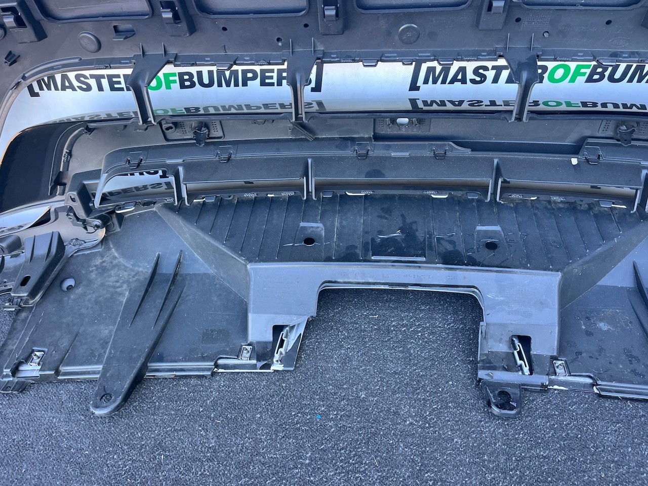 Land Rover Discovery R-dynamic Hse 2021-2024 Front Bumper 6 Pdc Genuine [p618]