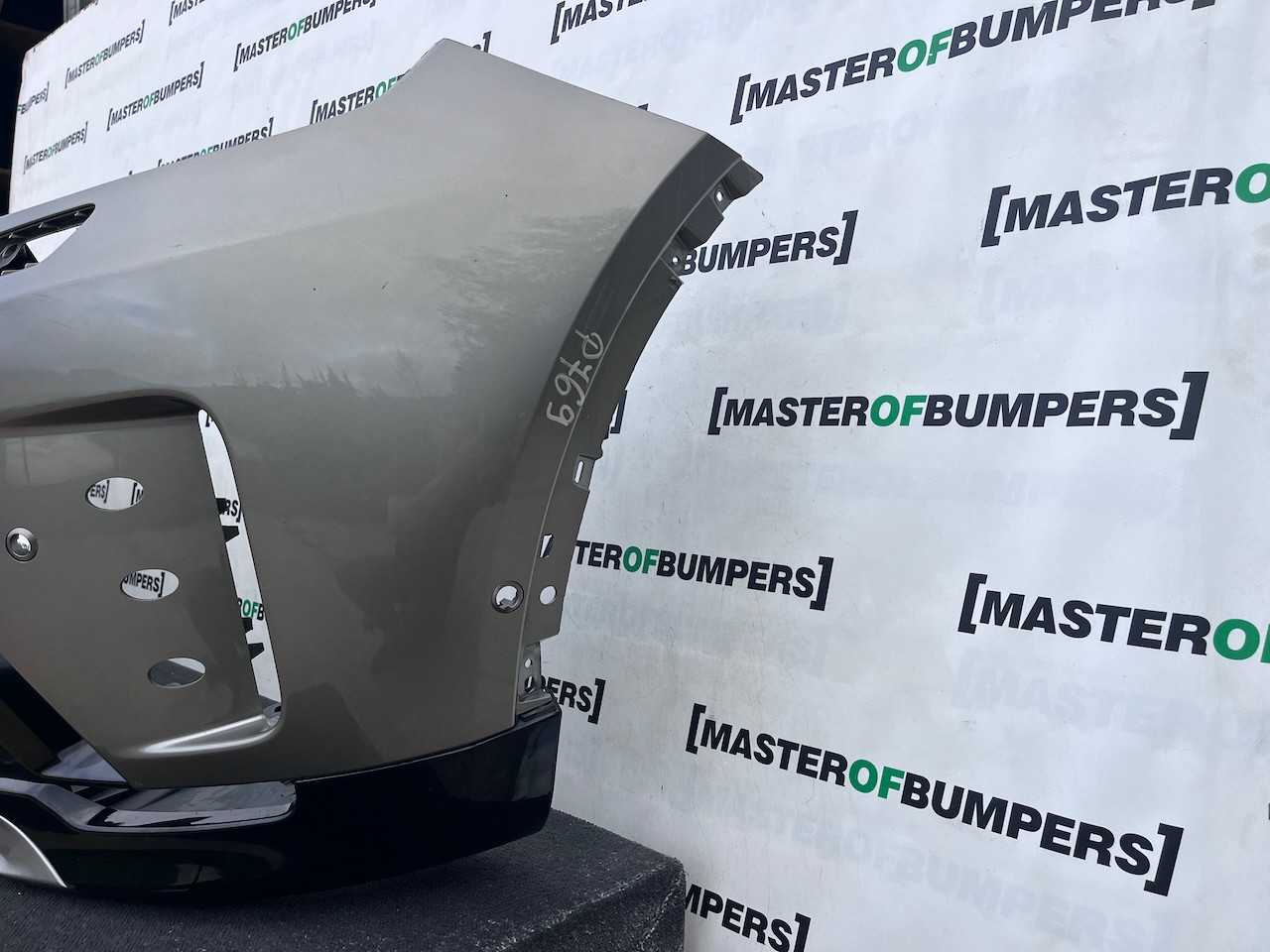 Land Rover Discovery R-dynamic Hse 2021-2024 Front Bumper 6 Pdc Genuine [p769]