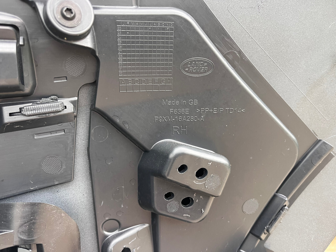 Land Rover Range Rover Sport Svr 2024-on Front Bumper 6 Pdc Genuine [p429]