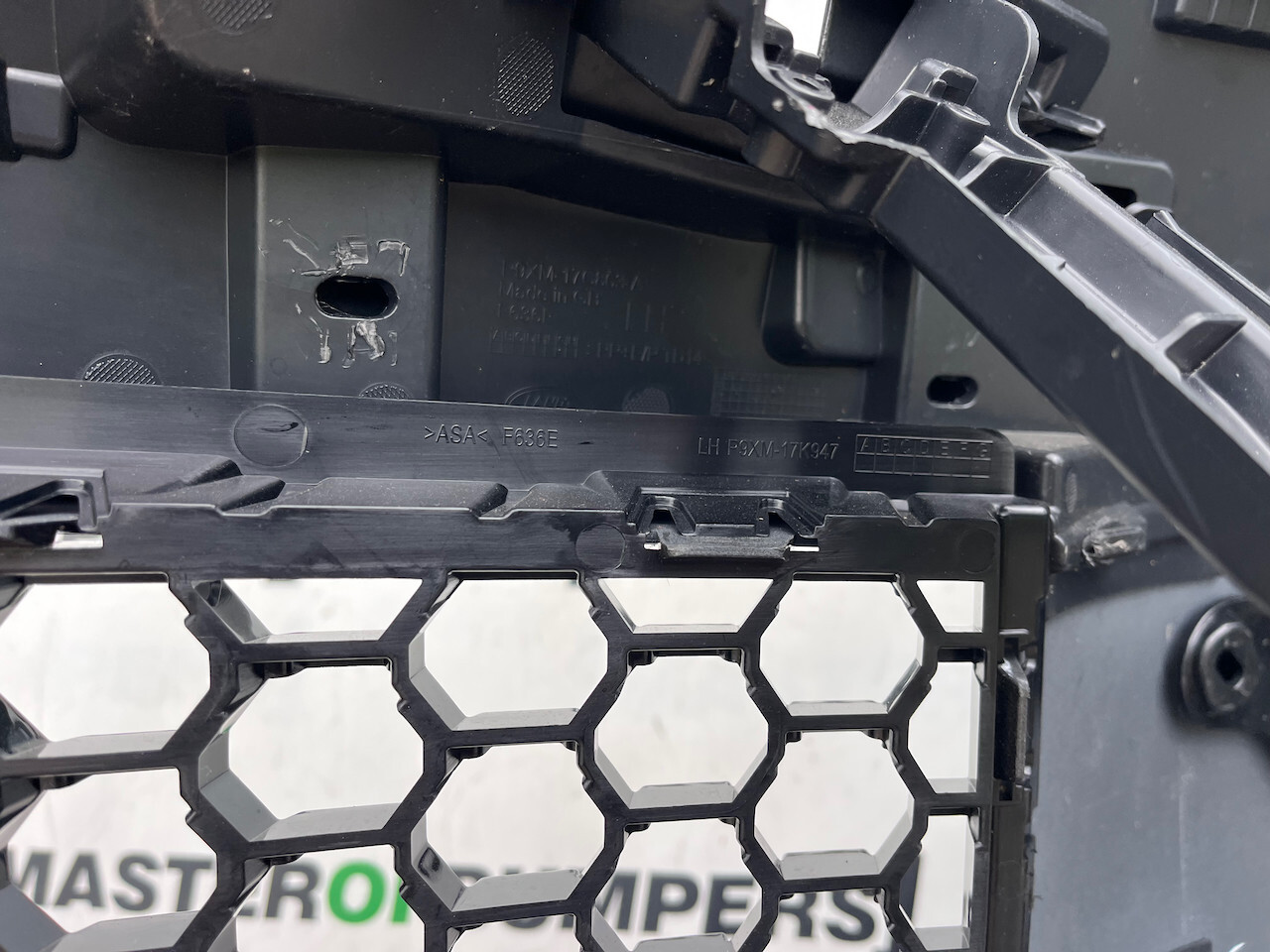 Land Rover Range Rover Sport Svr 2024-on Front Bumper 6 Pdc Genuine [p429]