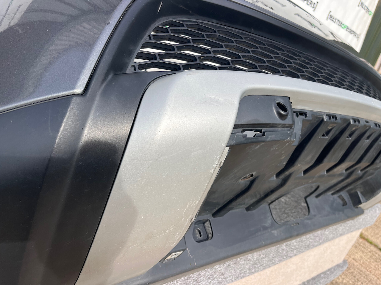 Land Rover Discovery Sport Hse 2015-2019 Front Bumper 4 Pdc +jets Genuine [p432]