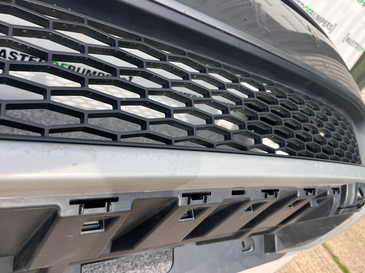 Land Rover Discovery Sport Hse 2015-2019 Front Bumper 4 Pdc +jets Genuine [p432]