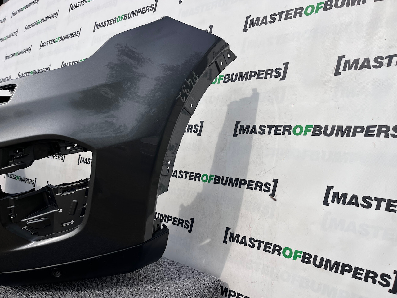 Land Rover Discovery Sport Hse 2015-2019 Front Bumper 4 Pdc +jets Genuine [p432]