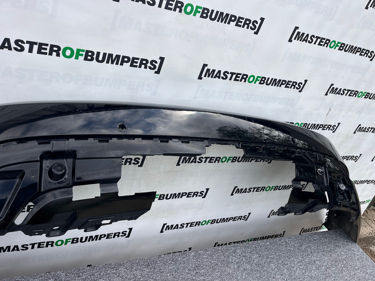 Land Rover Discovery R Dynamic Hse 2017-2023 Rear Bumper 6 Pdc Genuine [p463]