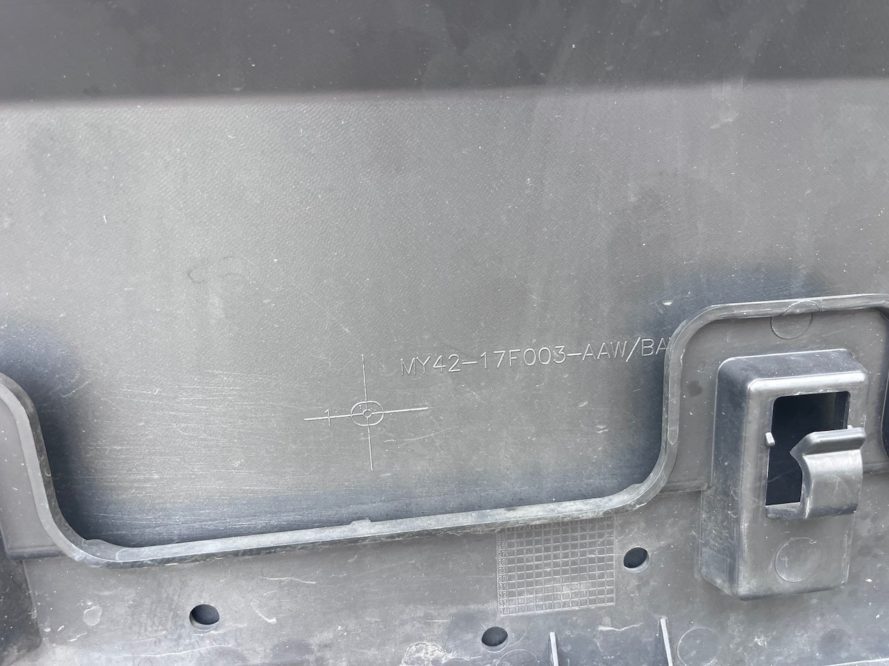Land Rover Discovery R-dynamic Hse 2021-2024 Front Bumper 6 Pdc Genuine [p768]