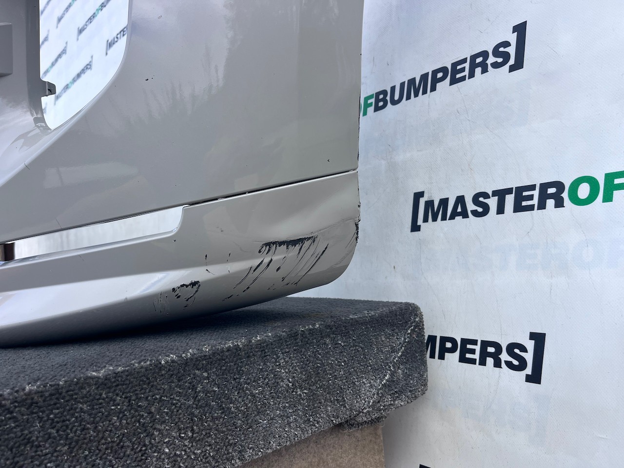 Range Rover Sport L461 Suv 2022-2025 Front Bumper 6 Pdc + Jets Genuine [p771]