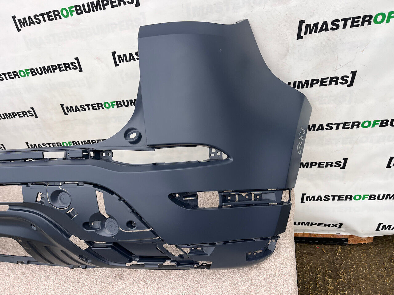 Range Rover Evoque R-dynamic Hse 2019-2023 Rear Bumper 4 Pdc Genuine [p350]