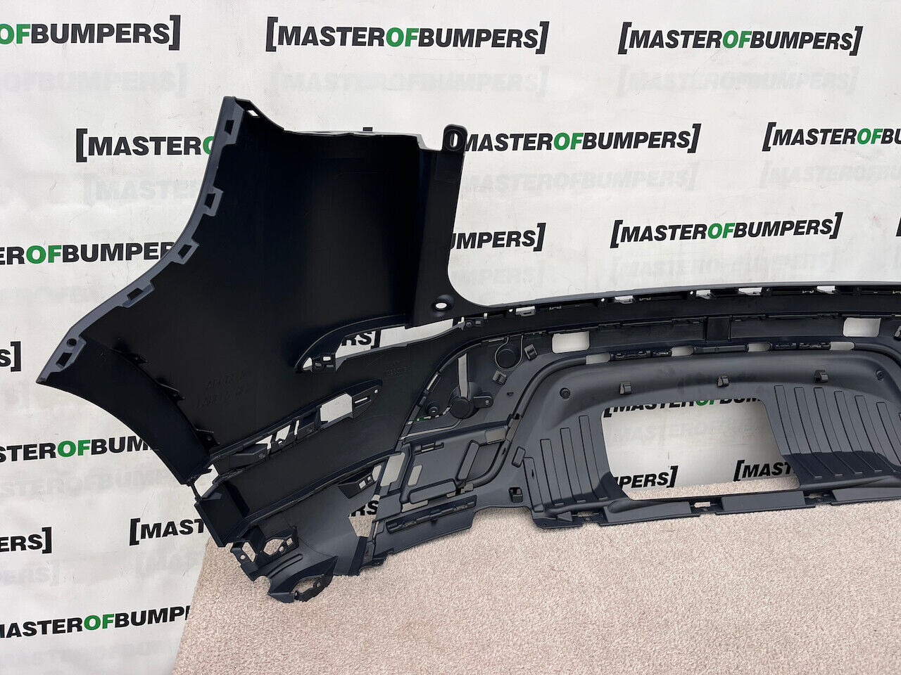 Range Rover Evoque R-dynamic Hse 2019-2023 Rear Bumper 4 Pdc Genuine [p350]