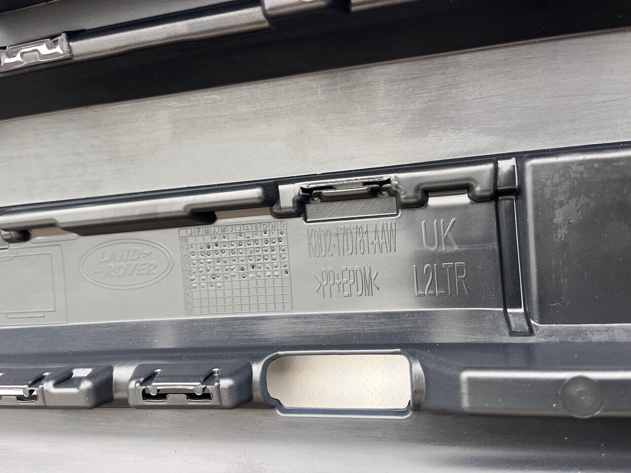 Range Rover Evoque R-dynamic Hse 2019-2023 Rear Bumper 4 Pdc Genuine [p350]