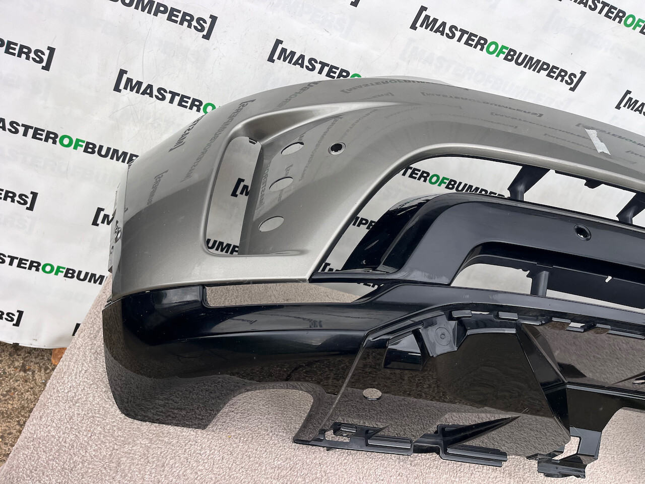 Land Rover Discovery R-dynamic Hse 2019-2022 Front Bumper 6 Pdc Genuine [p430]