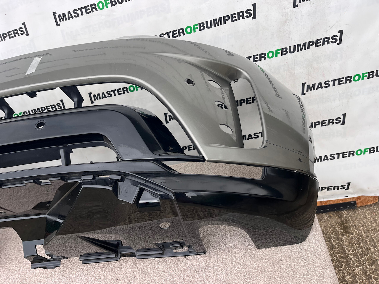 Land Rover Discovery R-dynamic Hse 2019-2022 Front Bumper 6 Pdc Genuine [p430]