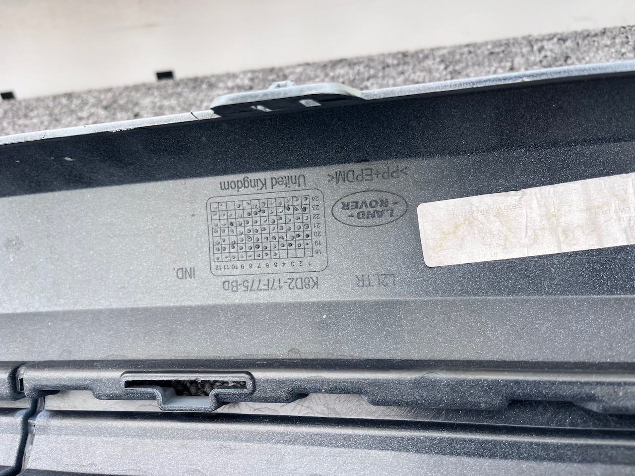 Range Rover Evoque R-dynamic Hse 2019-2024 Front Bumper 6 Pdc Genuine [p493]