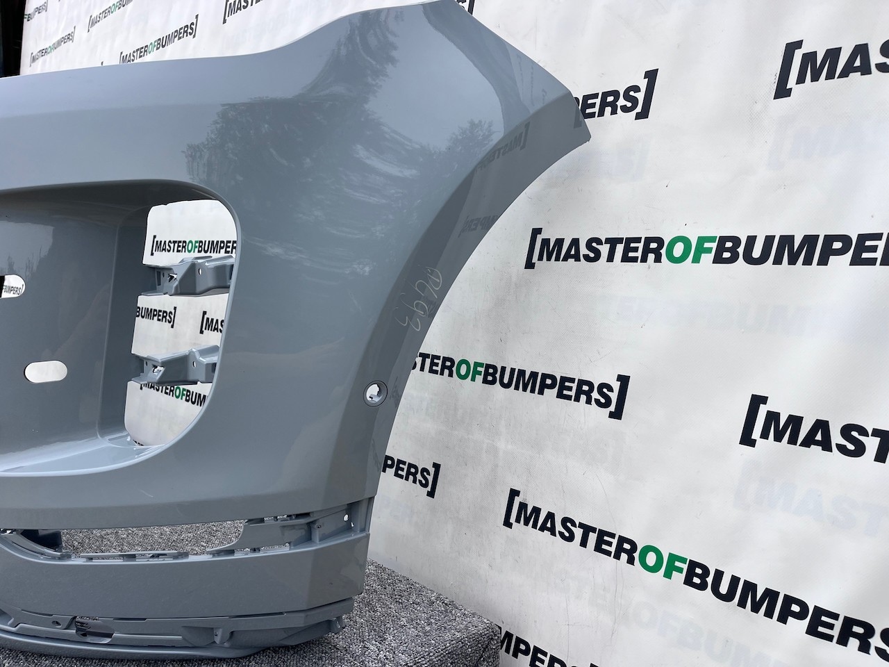 Range Rover Evoque R-dynamic Hse 2019-2024 Front Bumper 6 Pdc Genuine [p493]