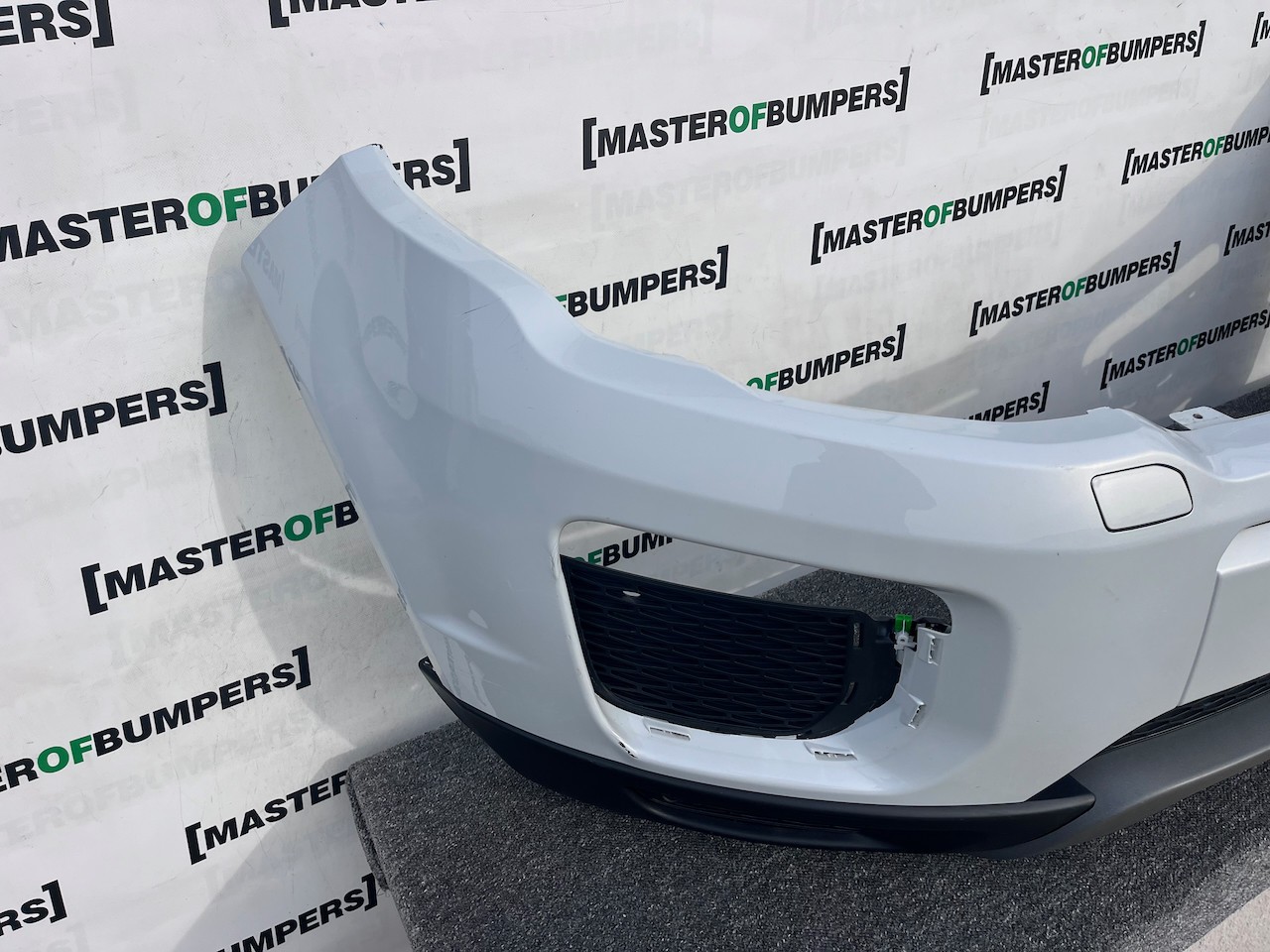 Land Rover Evoque Se Suv 2015-2018 Front Bumper 4 Pdc Jets Genuine [p614]