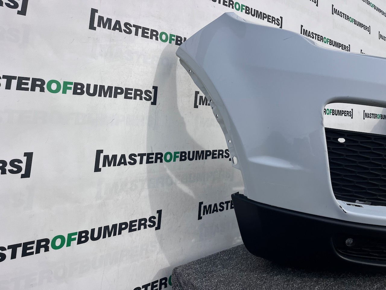 Land Rover Evoque Se Suv 2015-2018 Front Bumper 4 Pdc Jets Genuine [p614]