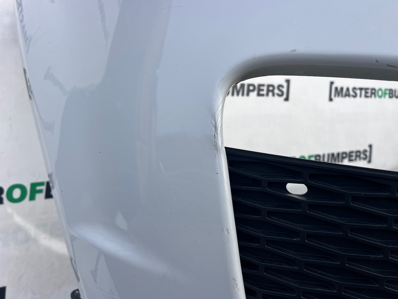 Land Rover Evoque Se Suv 2015-2018 Front Bumper 4 Pdc Jets Genuine [p614]