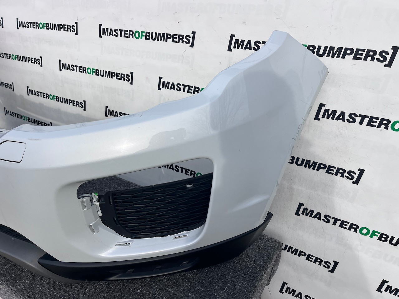 Land Rover Evoque Se Suv 2015-2018 Front Bumper 4 Pdc Jets Genuine [p614]