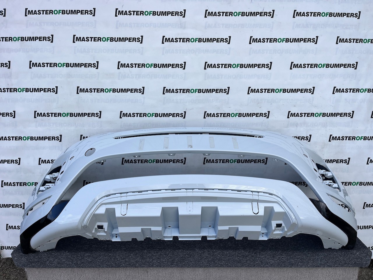 Range Rover Evoque R-dynamic Hse 2019-2024 Front Bumper 6 Pdc Genuine [p633]