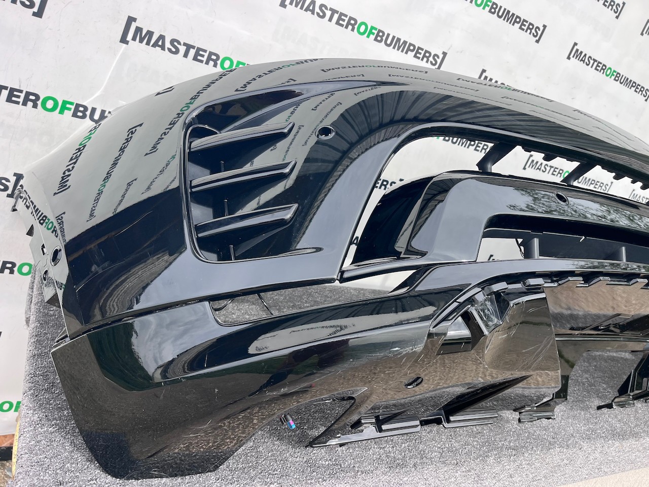 Land Rover Discovery R-dynamic Hse 2021-2024 Front Bumper 6 Pdc Genuine [p648]