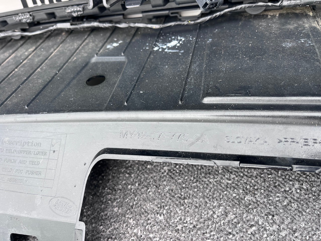 Land Rover Discovery R-dynamic Hse 2021-2024 Front Bumper 6 Pdc Genuine [p648]