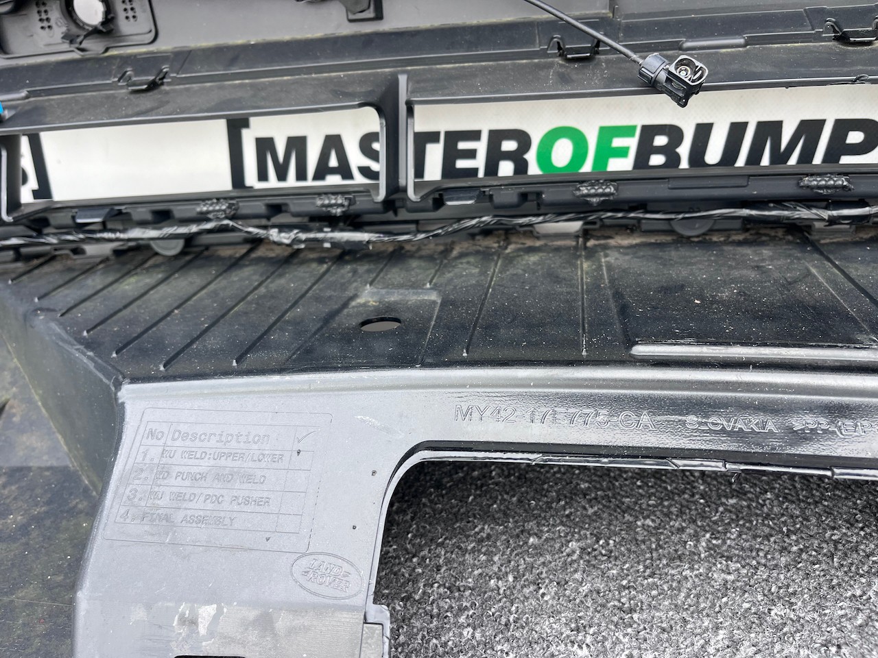 Land Rover Discovery R-dynamic Hse 2021-2024 Front Bumper 6 Pdc Genuine [p647]