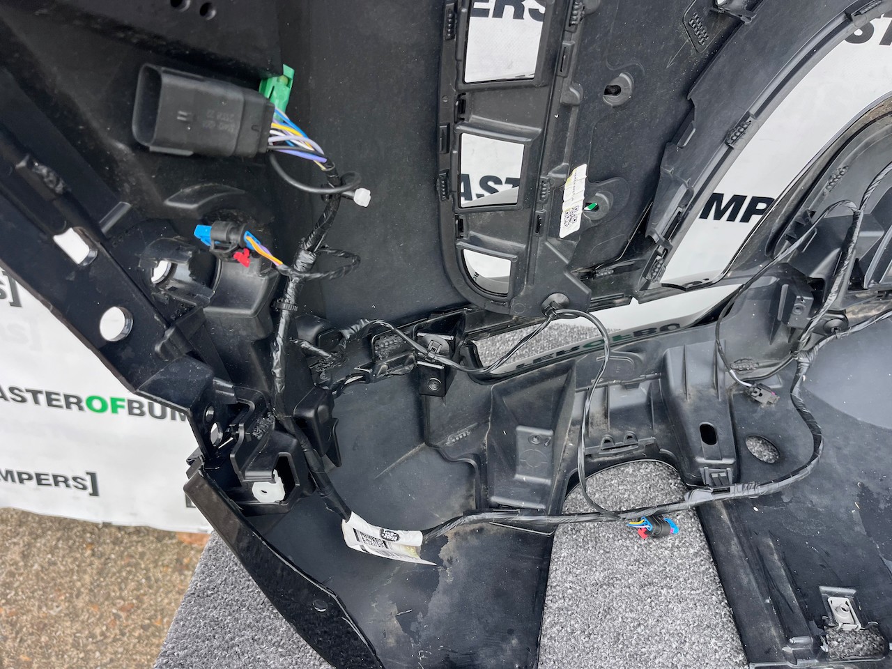 Land Rover Discovery R-dynamic Hse 2021-2024 Front Bumper 6 Pdc Genuine [p649]