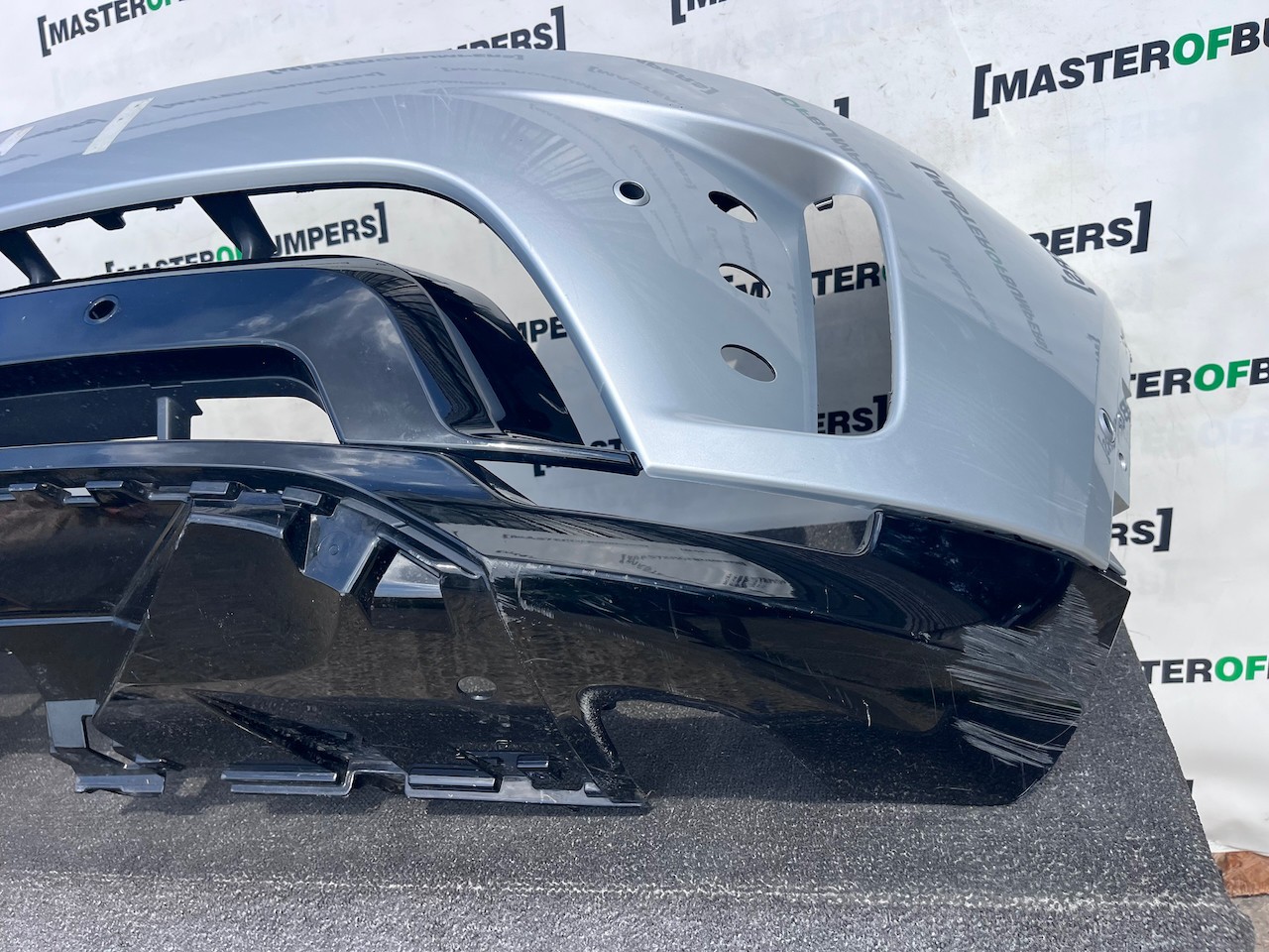 Land Rover Discovery R Dynamic Hse 2022-2026 Front Bumper 6 Pdc Genuine [p738]