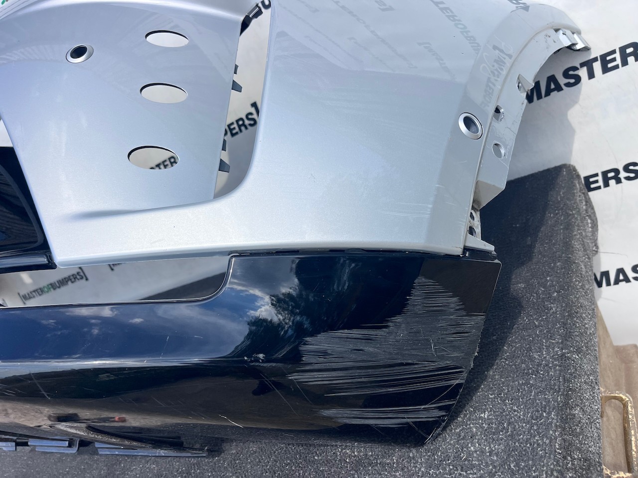 Land Rover Discovery R Dynamic Hse 2022-2026 Front Bumper 6 Pdc Genuine [p738]