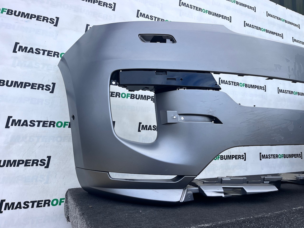 Range Rover Sport L461 Suv 2022-2025 Front Bumper 6 Pdc + Jets Genuine [p779]