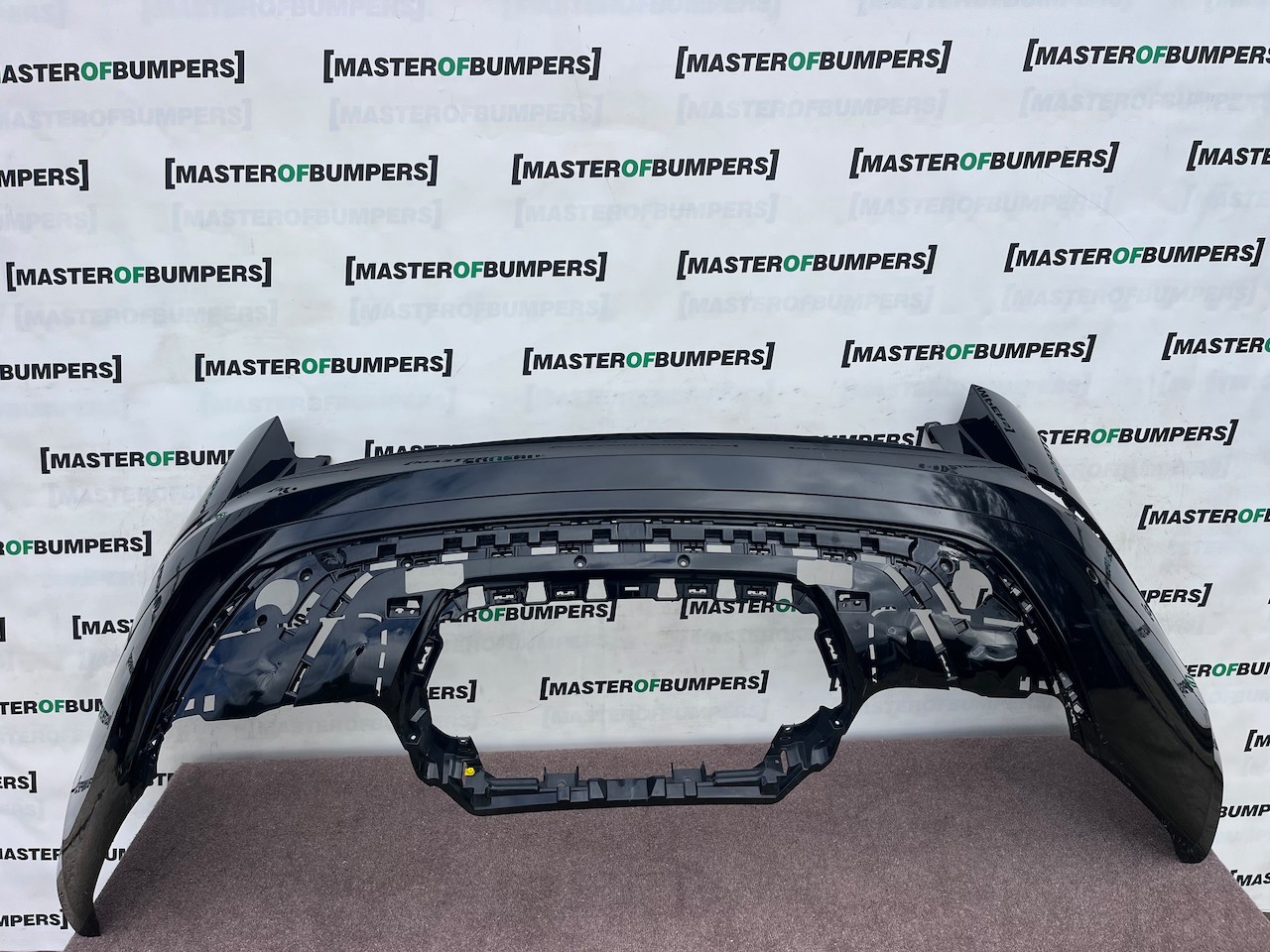 Range Rover Velar Hse R Dynamic D240 Diesel 2017-2022 Rear Bumper Genuine [p806]