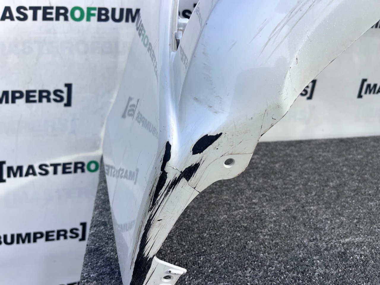 Lexus Ct200h Executive 2nd Lift  2017-22 Front Bumper 4 Pdc Genuine [t562]