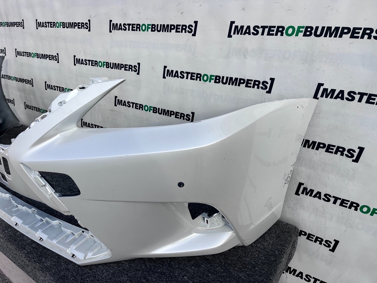 Lexus Ct200h Executive 2nd Lift  2017-22 Front Bumper 4 Pdc Genuine [t562]