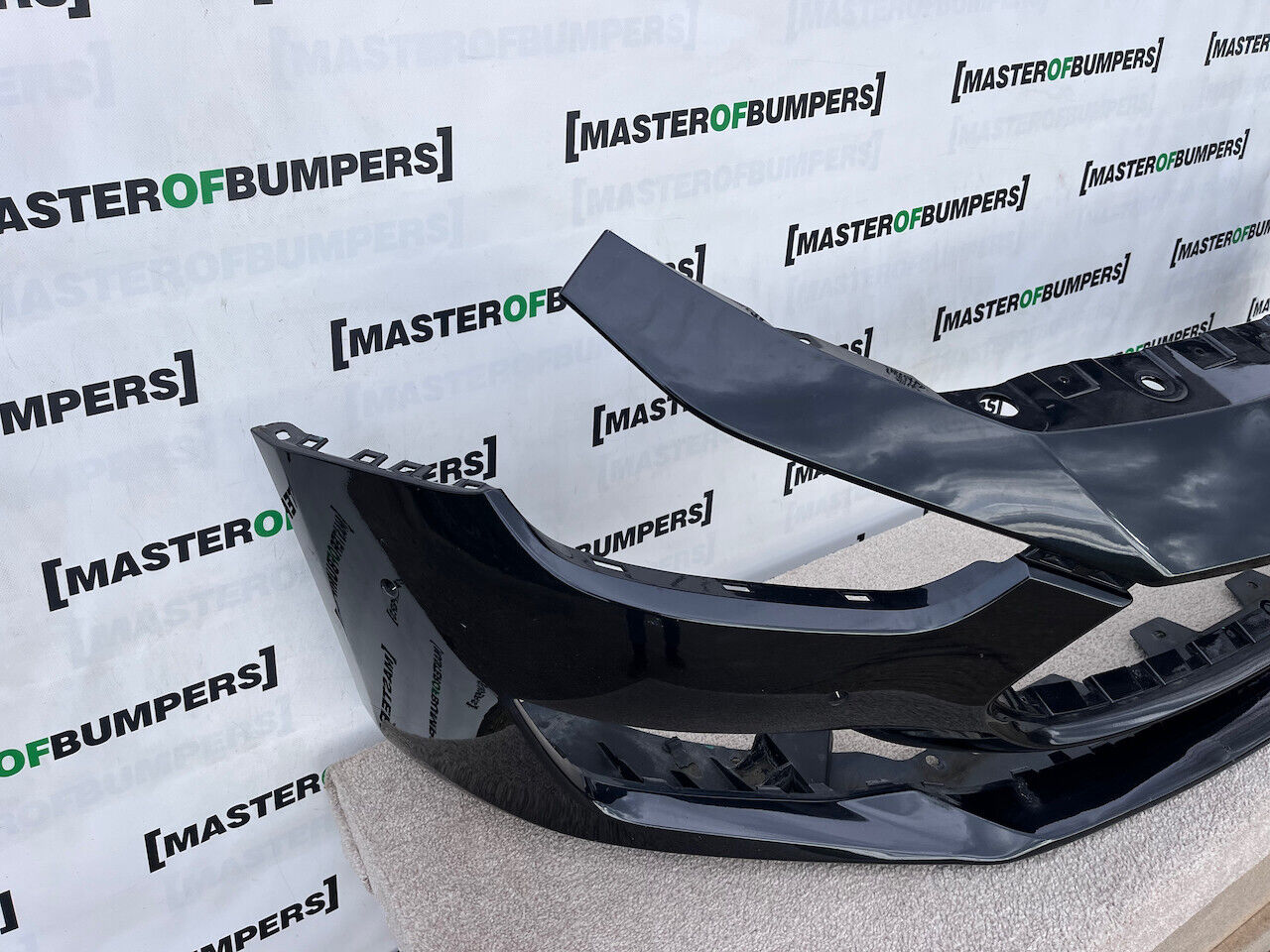 Maserati Ghibli Granlusso S 2018 - On Front Bumper 6 Pdc Genuine [p20]