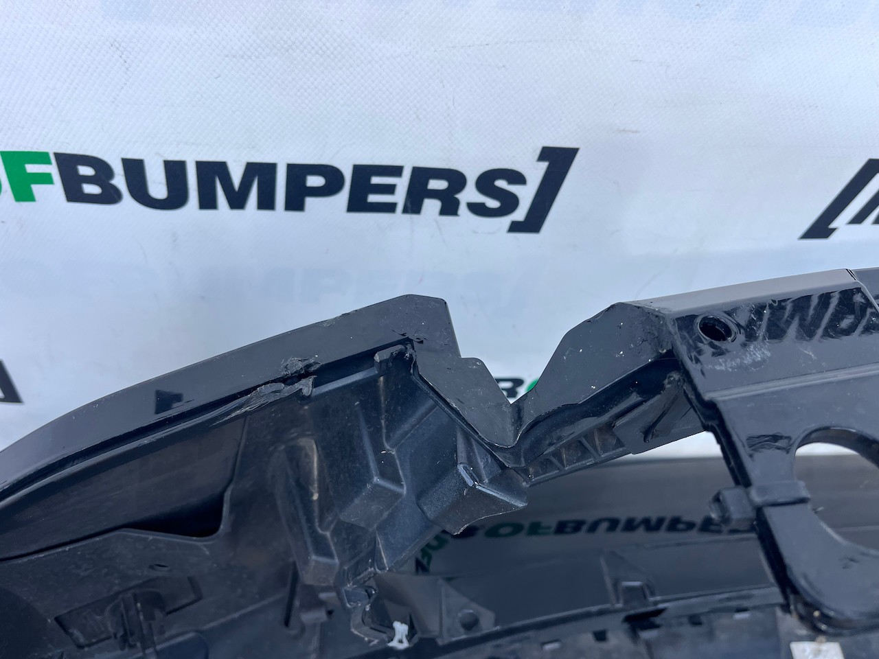 Maserati Levante V6 Zf Suv 4wd 2017 - 2021 Front Bumper 6 Pdc Genuine [p721]