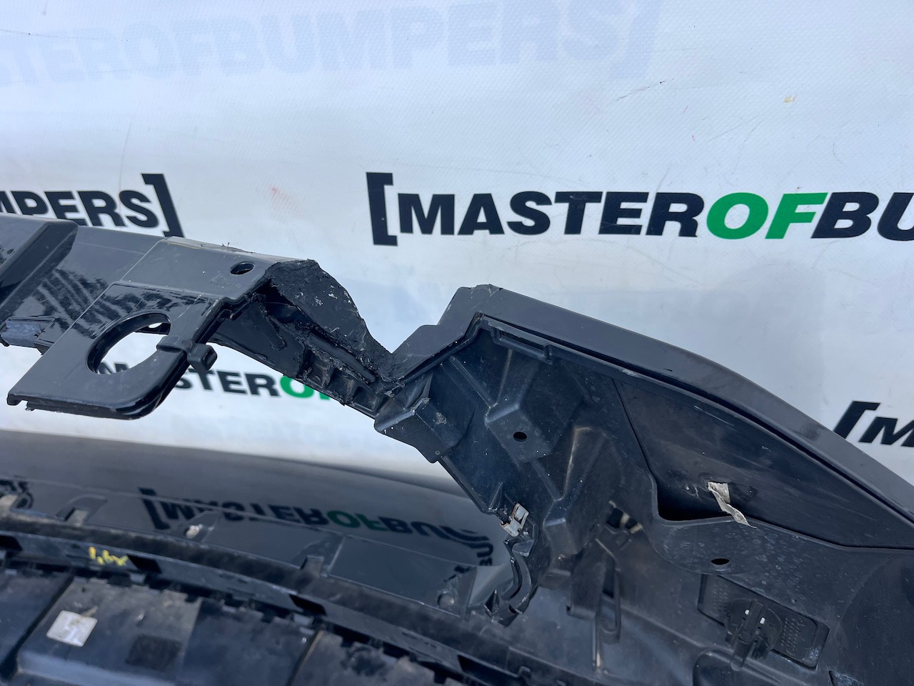 Maserati Levante V6 Zf Suv 4wd 2017 - 2021 Front Bumper 6 Pdc Genuine [p721]