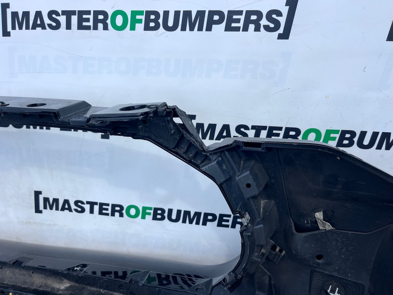 Maserati Levante V6 Zf Suv 4wd 2017 - 2021 Front Bumper 6 Pdc Genuine [p721]