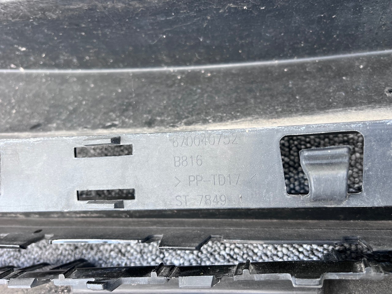 Maserati Levante V6 Zf Suv 4wd 2017 - 2021 Front Bumper 6 Pdc Genuine [p721]