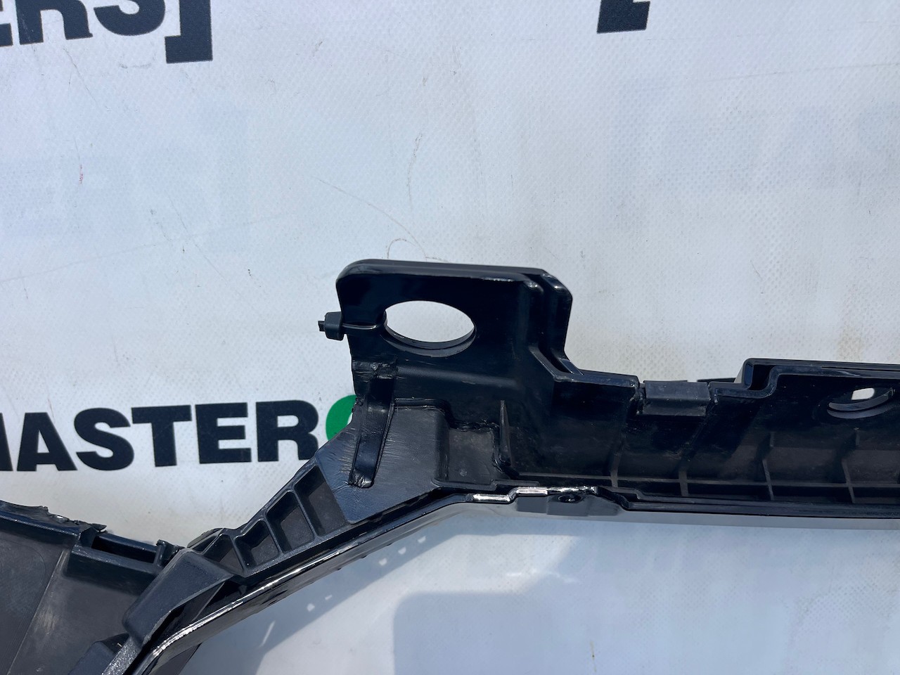 Maserati Levante V6 Zf Suv 4wd 2017 - 2021 Front Bumper 6 Pdc Genuine [p721]