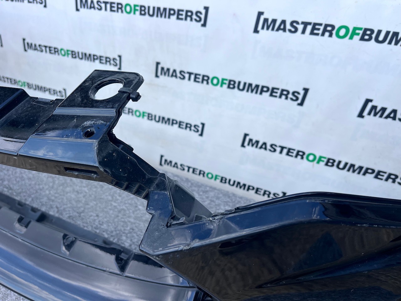 Maserati Levante V6 Zf Suv 4wd 2017 - 2021 Front Bumper 6 Pdc Genuine [p721]