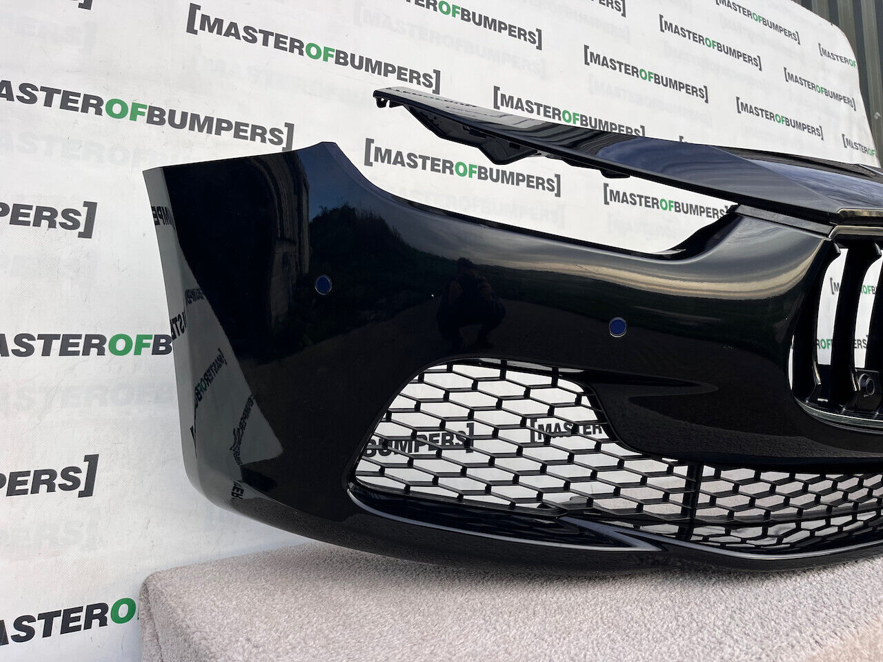 Maserati Ghibli Saloon 2014-2017 Front Bumper 6 Pdc Grille Genuine [p246]