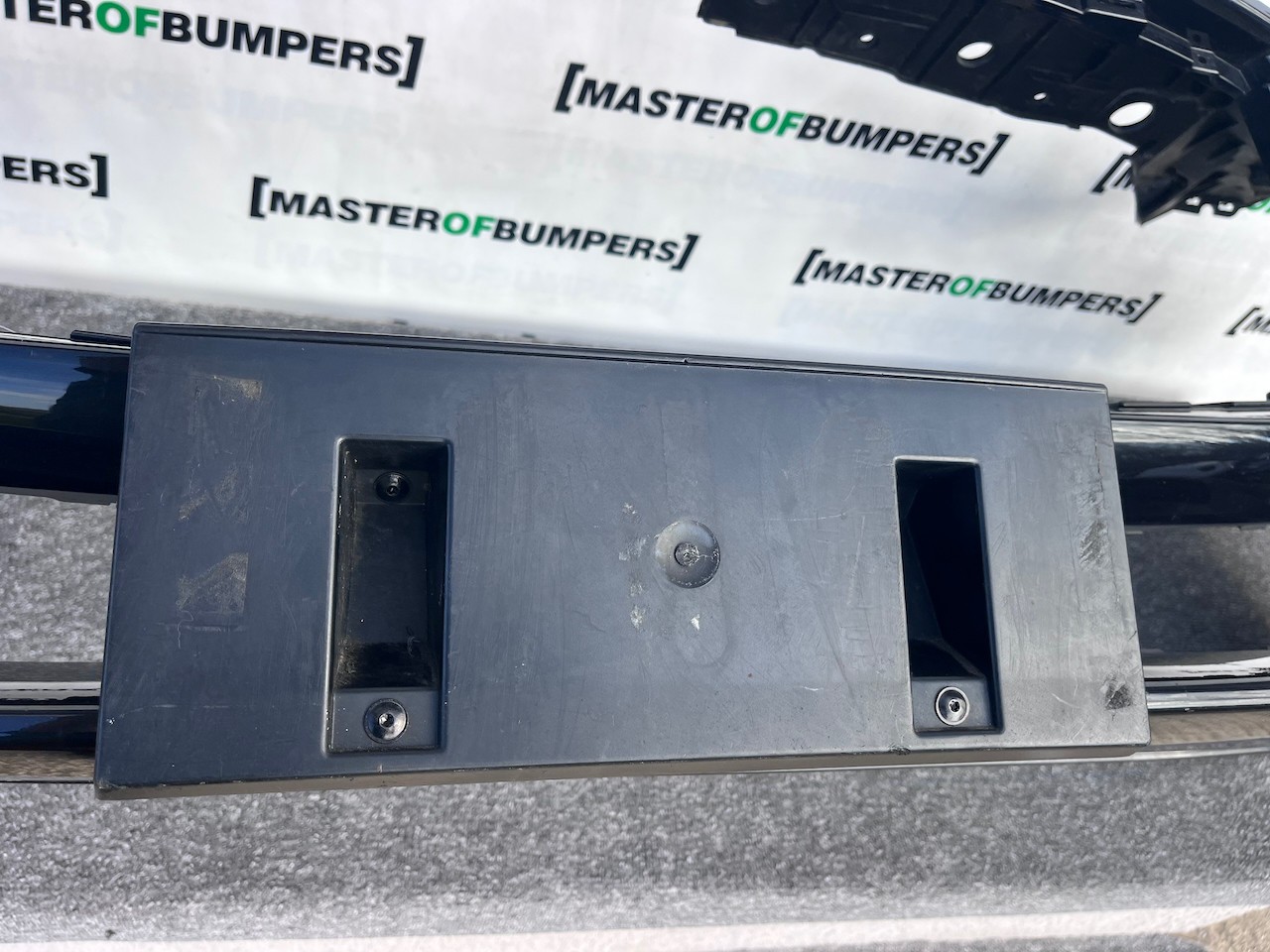 Maserati Ghibli Granlusso S Royale 2018 - 2022 Front Bumper 6 Pdc Genuine [p616]