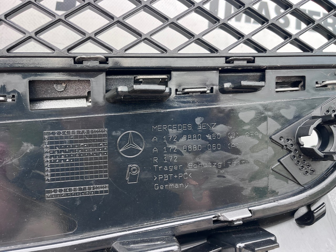 Mercedes Slk Se Cabrio A172 Mk3 2012-2015 Front Bumper 4 Pdc Genuine [e491]