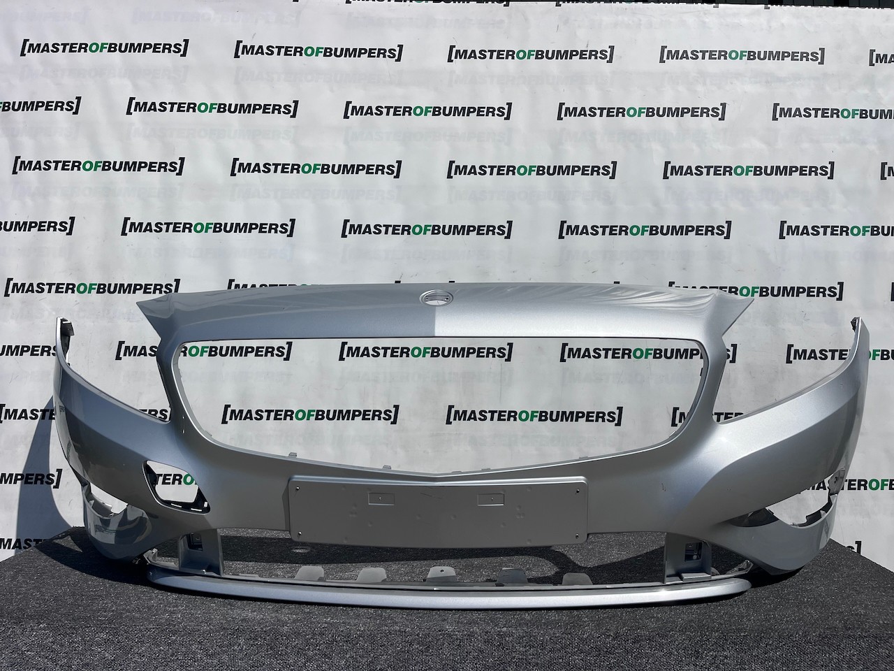 Mercedes A Class Se A176 Hatchback 2012-2015 Front Bumper No Pdc Genuine [e402]