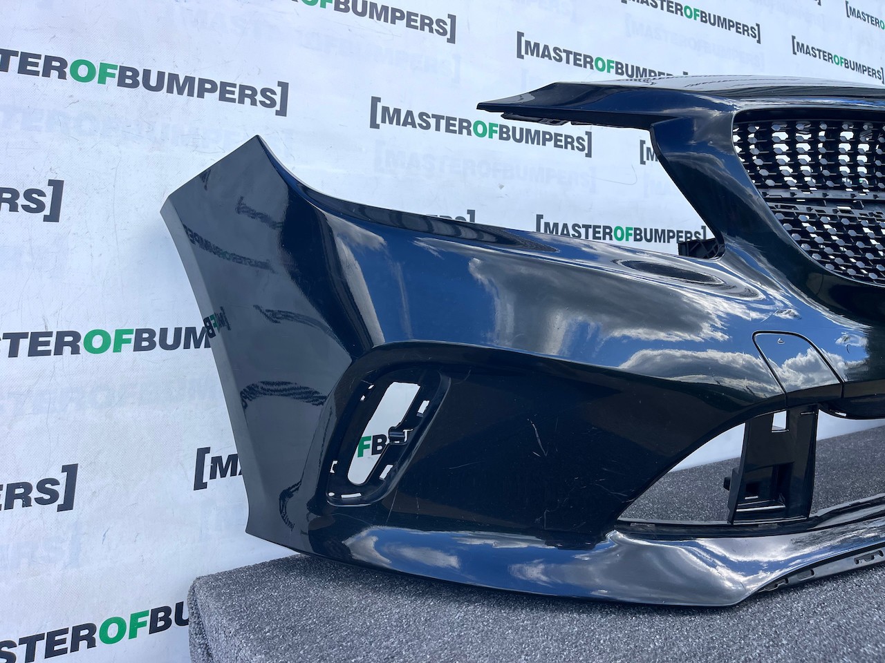 Mercedes A Class Se A176 Lift Hatchback 2016-2019 Front Bumper Genuine [e396]