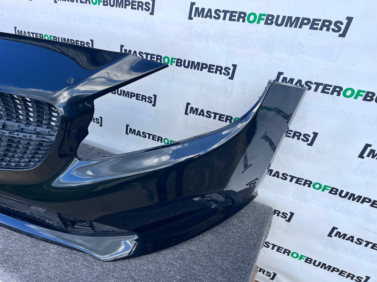 Mercedes A Class Se A176 Lift Hatchback 2016-2019 Front Bumper Genuine [e396]