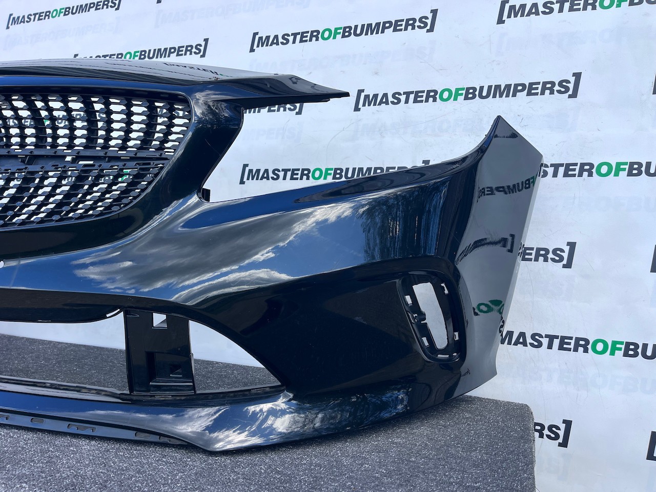 Mercedes A Class Se A176 Lift Hatchback 2016-2019 Front Bumper Genuine [e396]