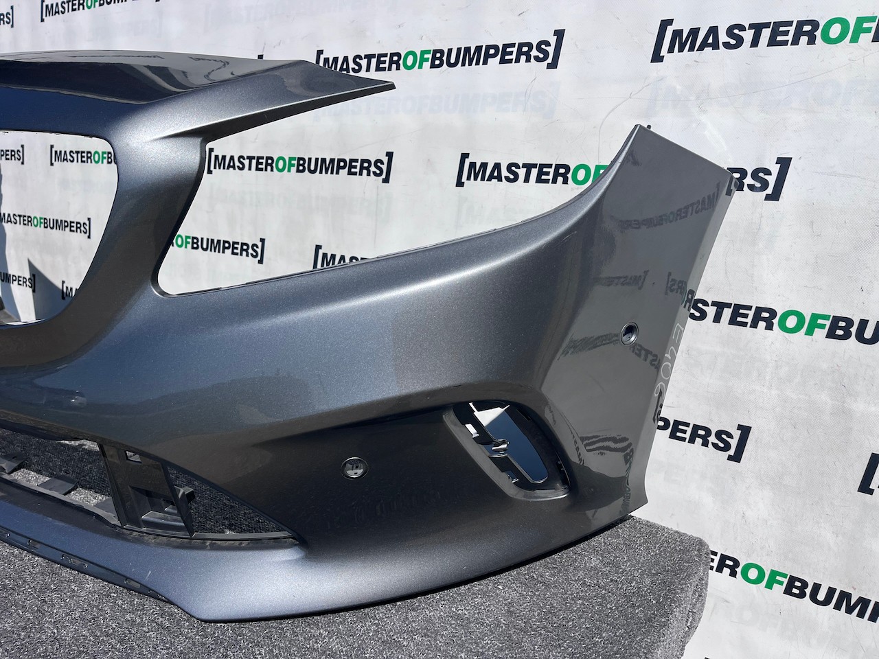 Mercedes A Class Se A176 Lift Hatchback 2016-2019 Front Bumper Genuine [e406]