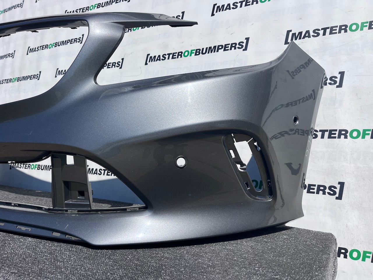 Mercedes A Class Se A176 Lift Hatchback 2016-2019 Front Bumper Genuine [e406]